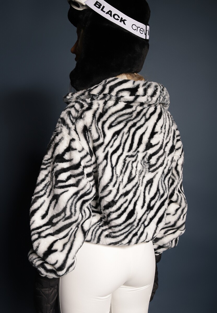 Biała Kurtka Futerko w Zebrowy Print ze Ściągaczem i Kieszeniami Felremi