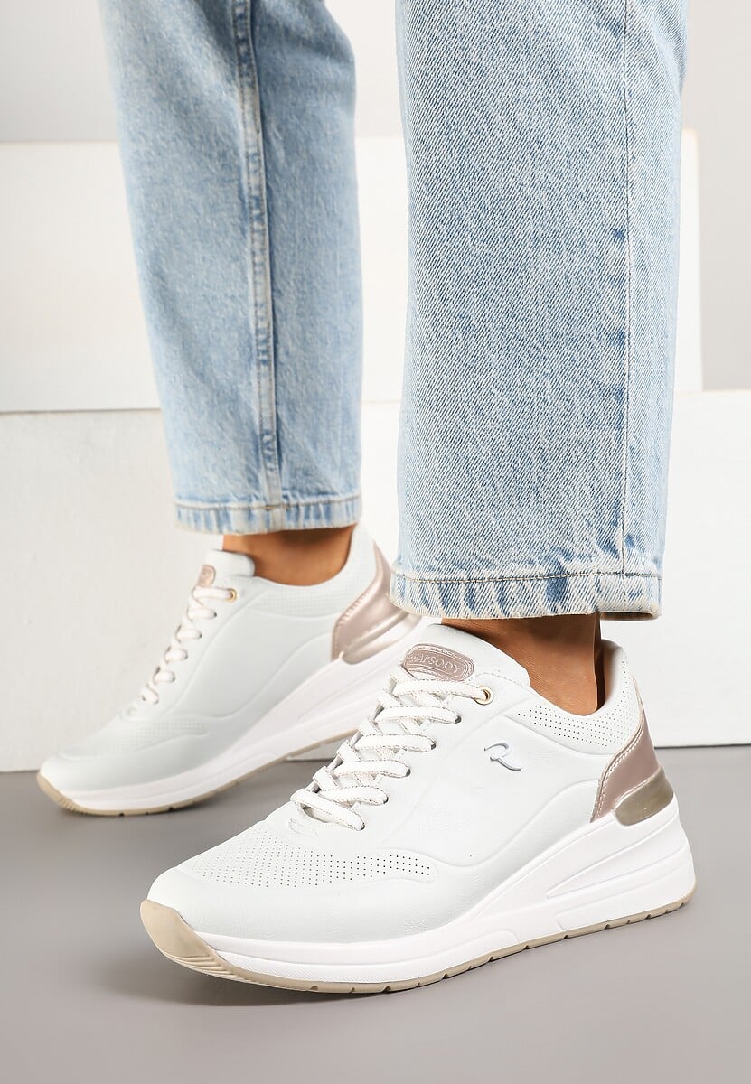 Białe Sneakersy na Koturnie Zdobione Tłoczeniami i Aplikacją Marovea