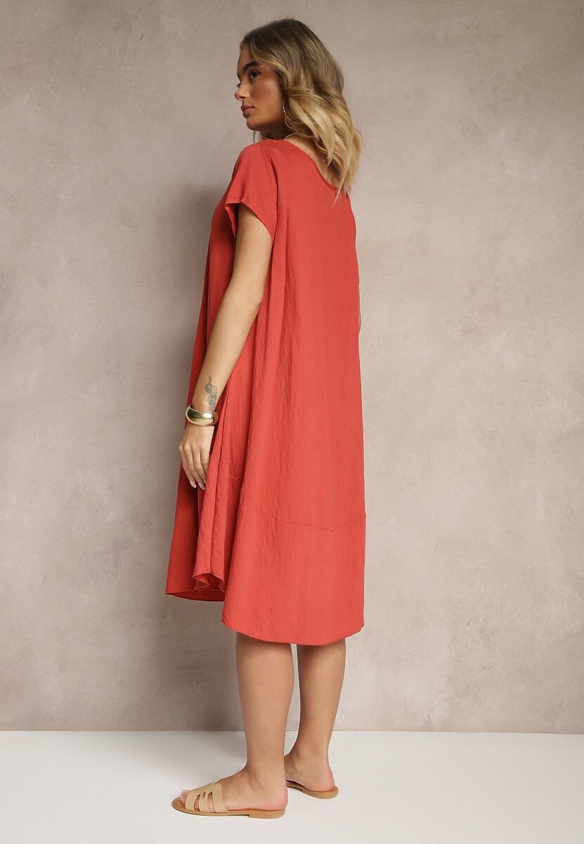 Czerwona Sukienka z Wiskozy o Rozkloszowanym Kroju Irisena