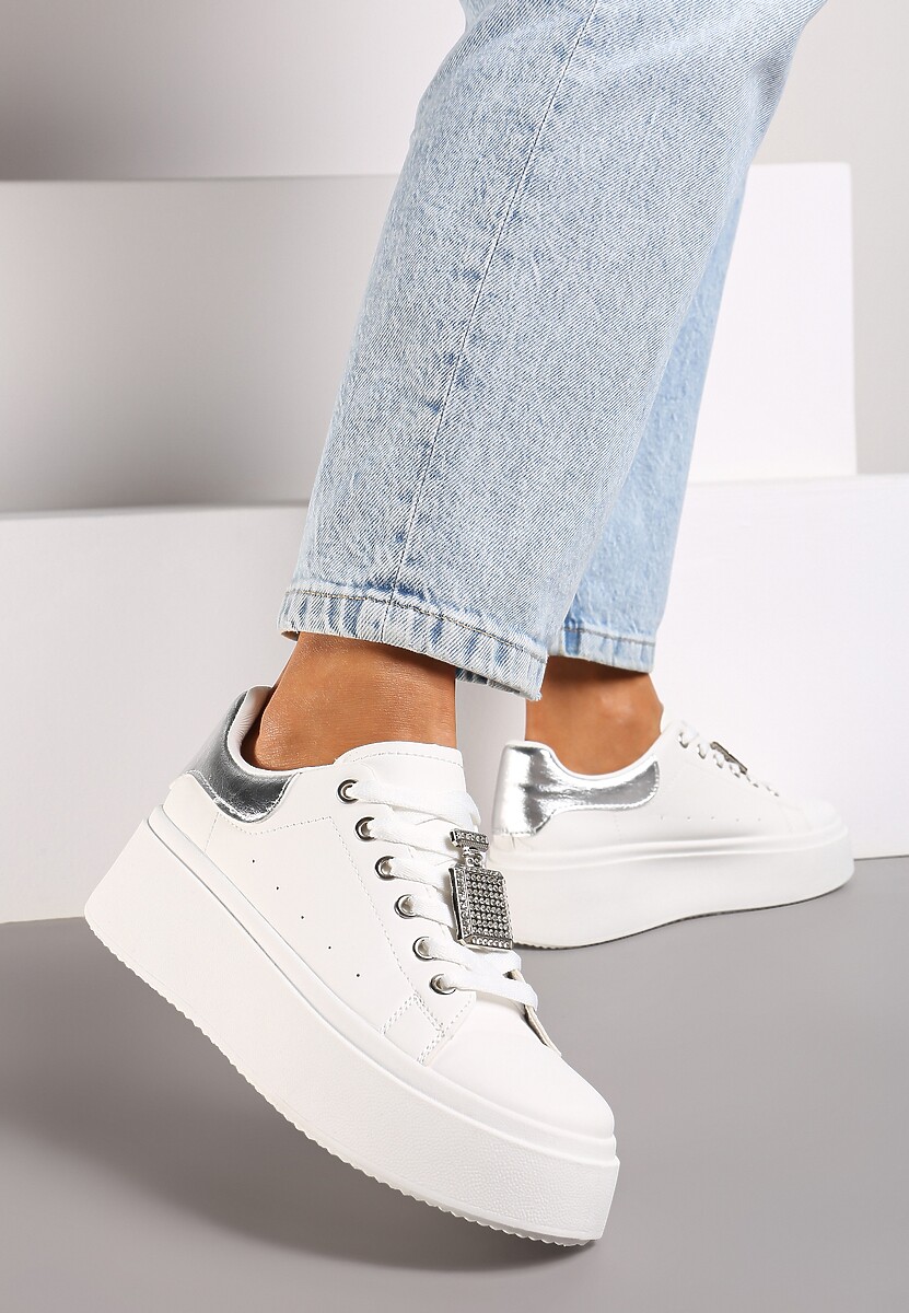 Biało-Srebrne Sneakersy na Platformie Ozdobione Cyrkoniami i Aplikacją 3D Daneria