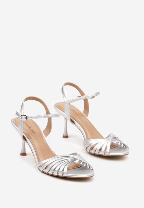 Srebrne Sandały z Imitacji Skóry na Niskiej Szpilce ze Sprzączką Marique