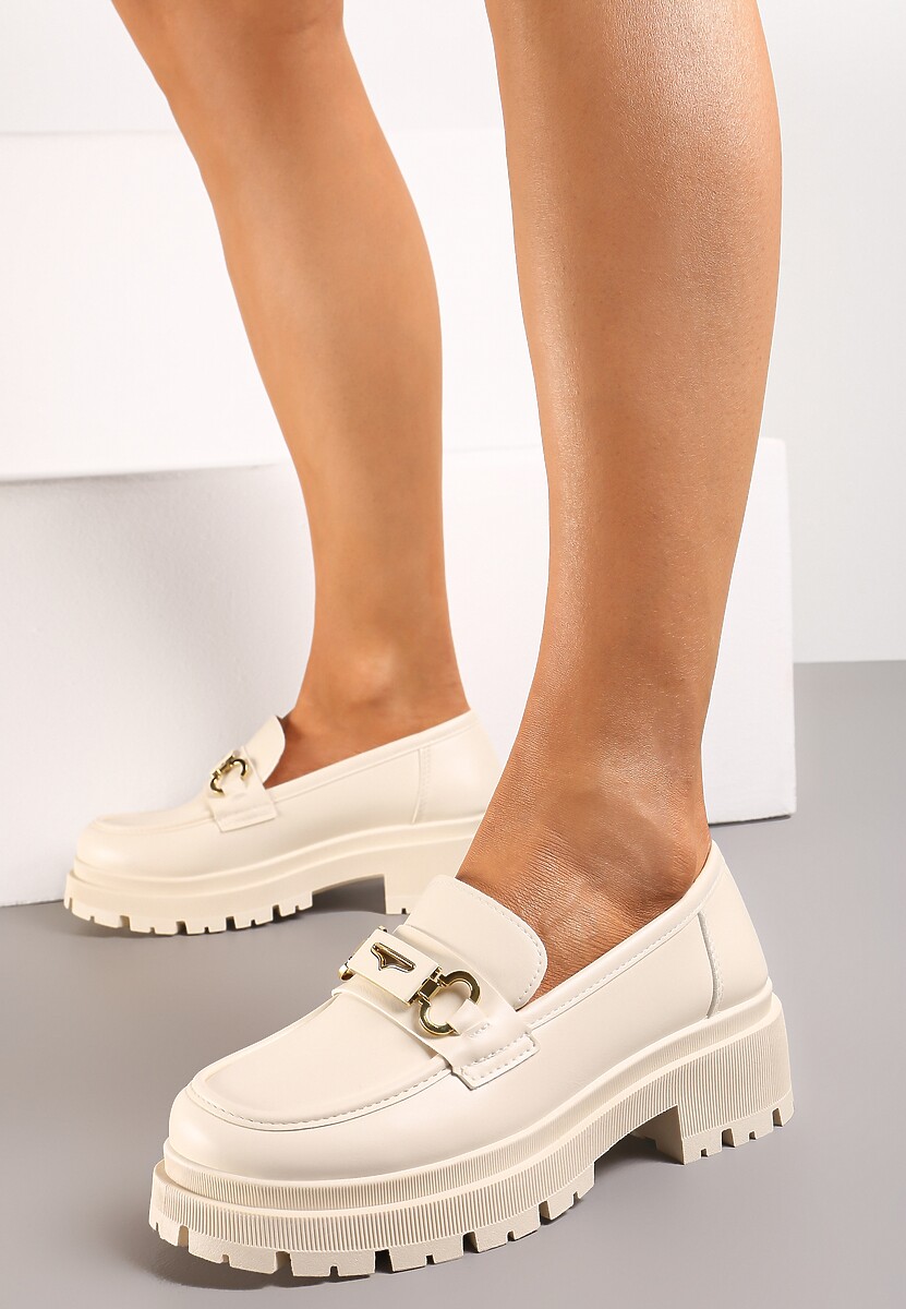 Czarne Mokasyny na Platformie z Minimalistyczną Klamrą Atarnia