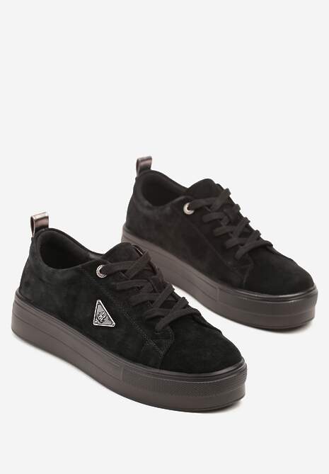 Czarne Sneakersy na Platformie z Zamszu Naturalnego Ozdobione Aplikacją Beliale