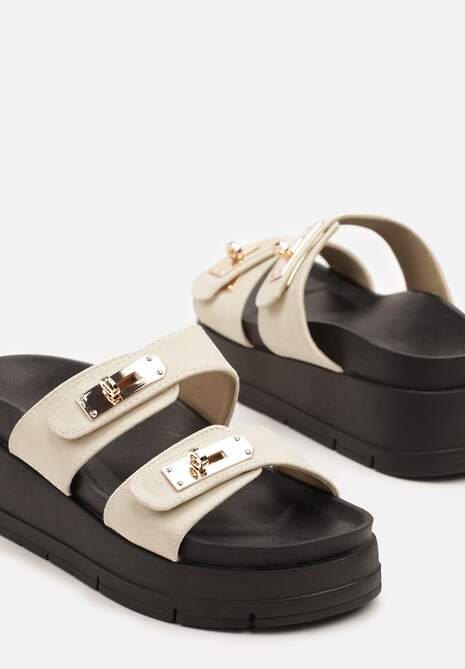 Beżowe Klapki na Koturnie Zdobione Metalicznymi Aplikacjami Lilivaria