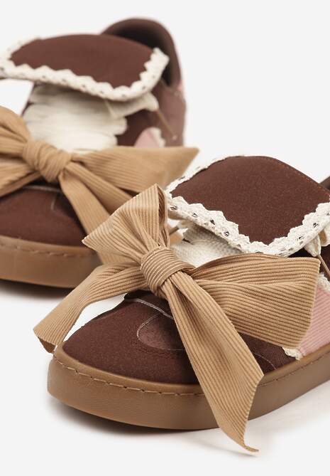 Brązowe Sneakersy Ozdobione Geometrycznym Wzorem i Kokardą Cedionna