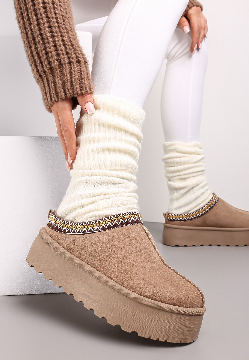 Ciemnobeżowe Krótkie Śniegowce na Platformie Ozdobione Haftowaną Lamówką Brandise