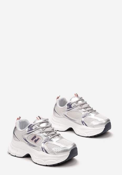 Srebrne Sneakersy na Grubej Podeszwie z Ozdobną Naszywką Svante