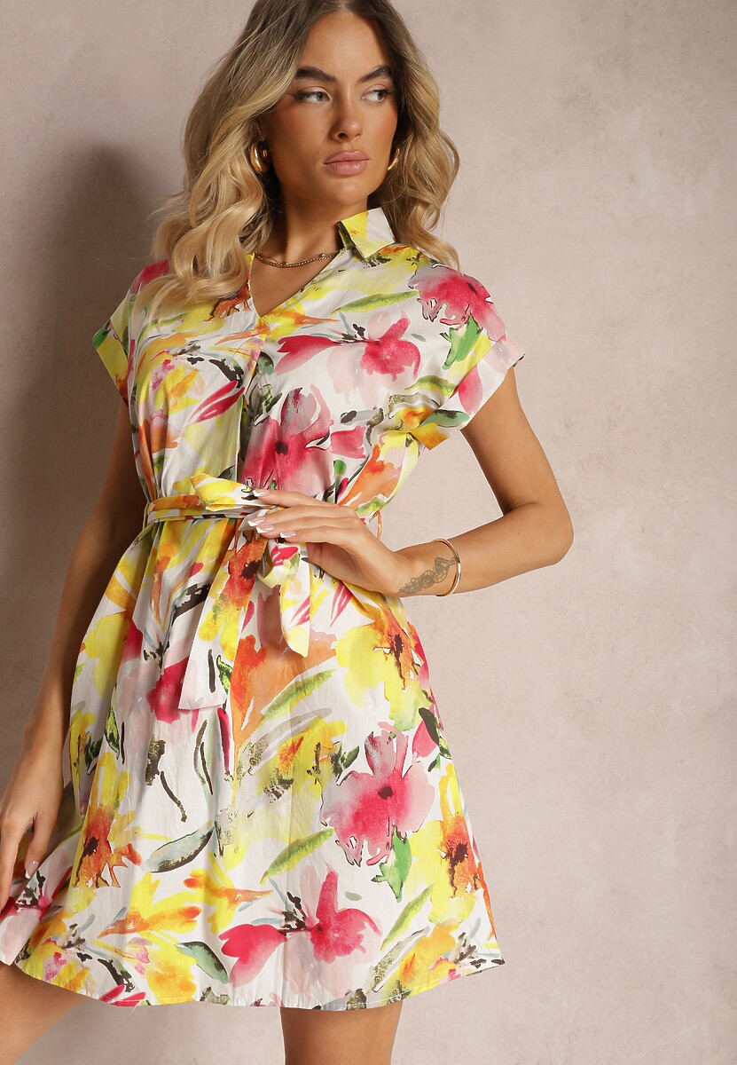 Żółto-Biała Rozkloszowana Sukienka Mini z Kołnierzem i Krótkim Rękawem z Bawełny w Kwiaty Thatine