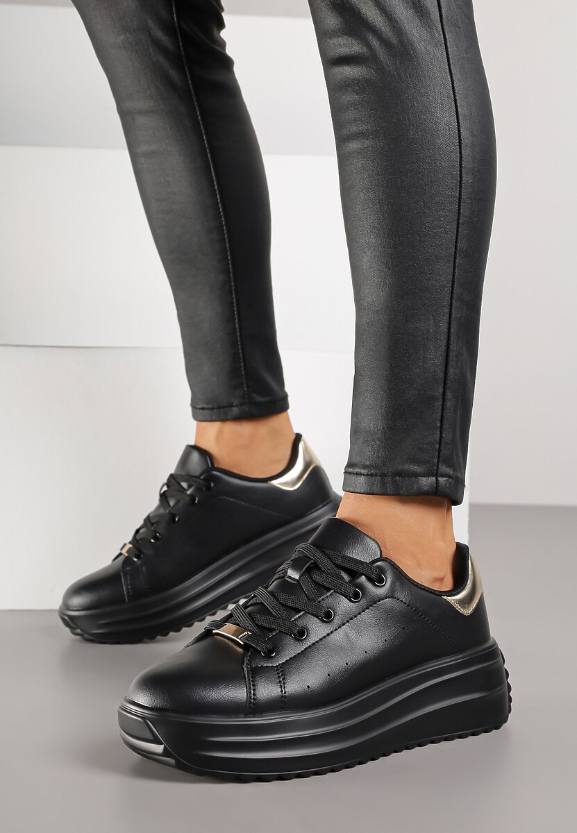 Czarne Sneakersy na Platformie z Tłoczeniem i Perforacją Anirriva