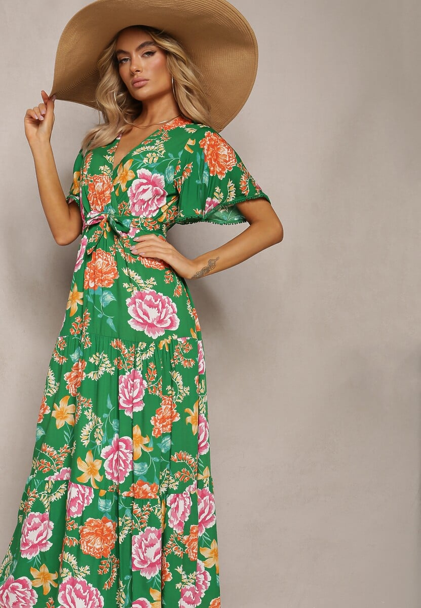 Biała Sukienka z Kopertowym Dekoltem i Falbanką Ozdobiona Kwiatowym Motywem Nisavela