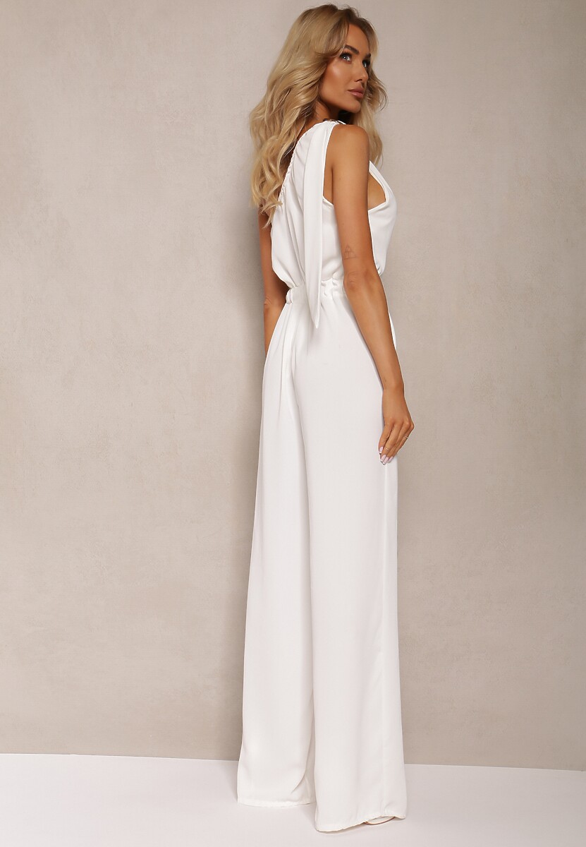 Biały Kombinezon z Asymetrycznym Dekoltem i Kieszeniami Benae