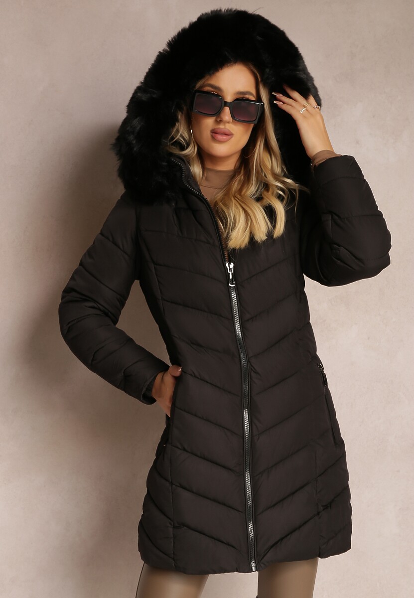 Różowa Pikowana Kurtka o Wydłużonym Fasonie z Odpinanym Kapturem i Sztucznym Futerkiem Nasteh