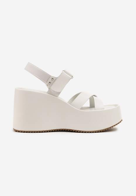 Białe Sandały na Koturnie ze Skrzyżowanymi Paskami Zapinane na Rzep Miranitia