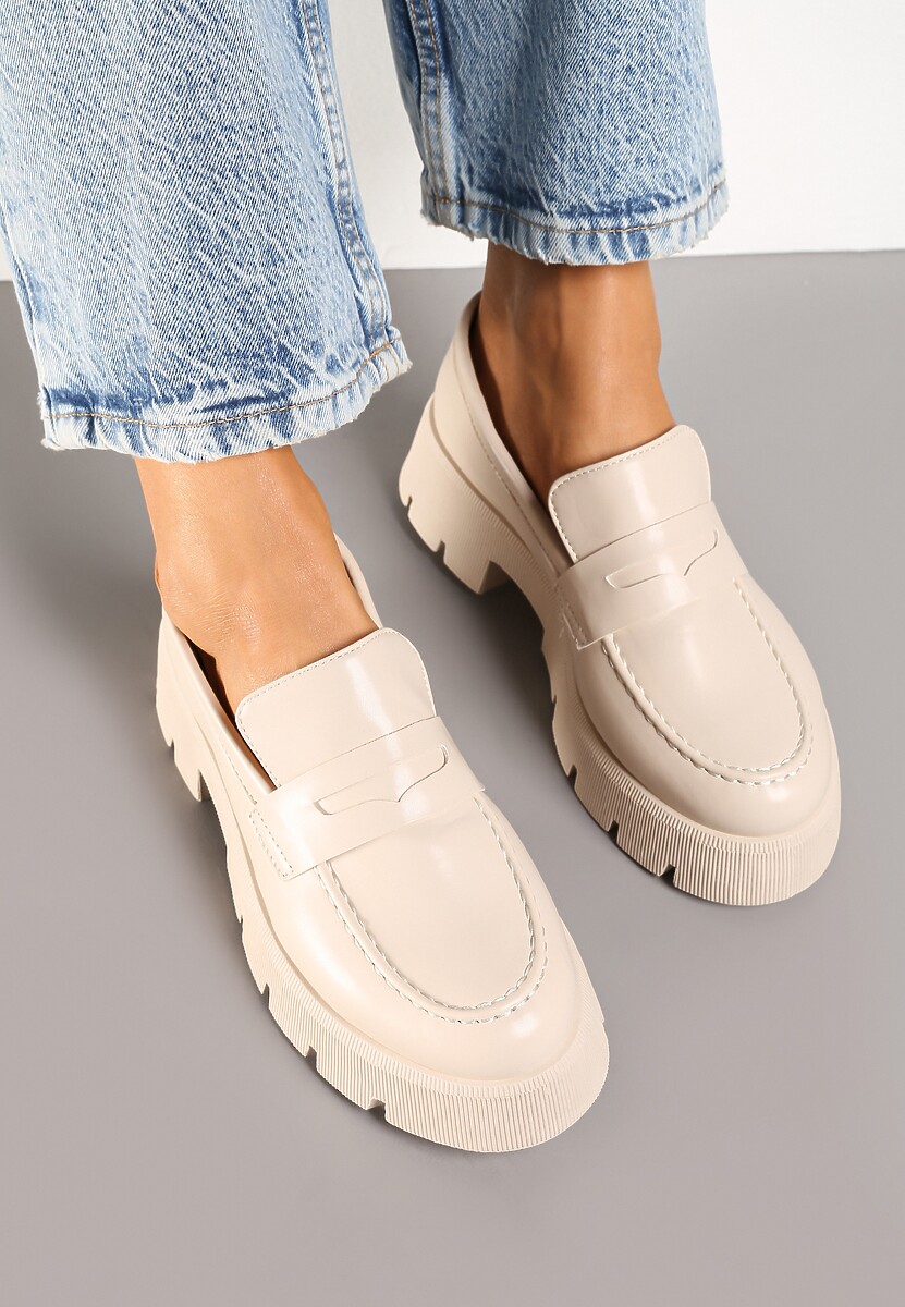 Beżowe Mokasyny na Tłoczonej Platformie Resilira