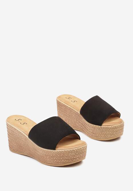 Czarne Klapki na Plecionym Koturnie Jaratta