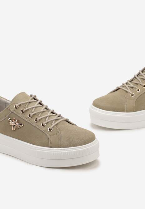 Beżowe Skórzane Sneakersy na Grubej Podeszwie z Przeszyciami i Broszką Nirnile