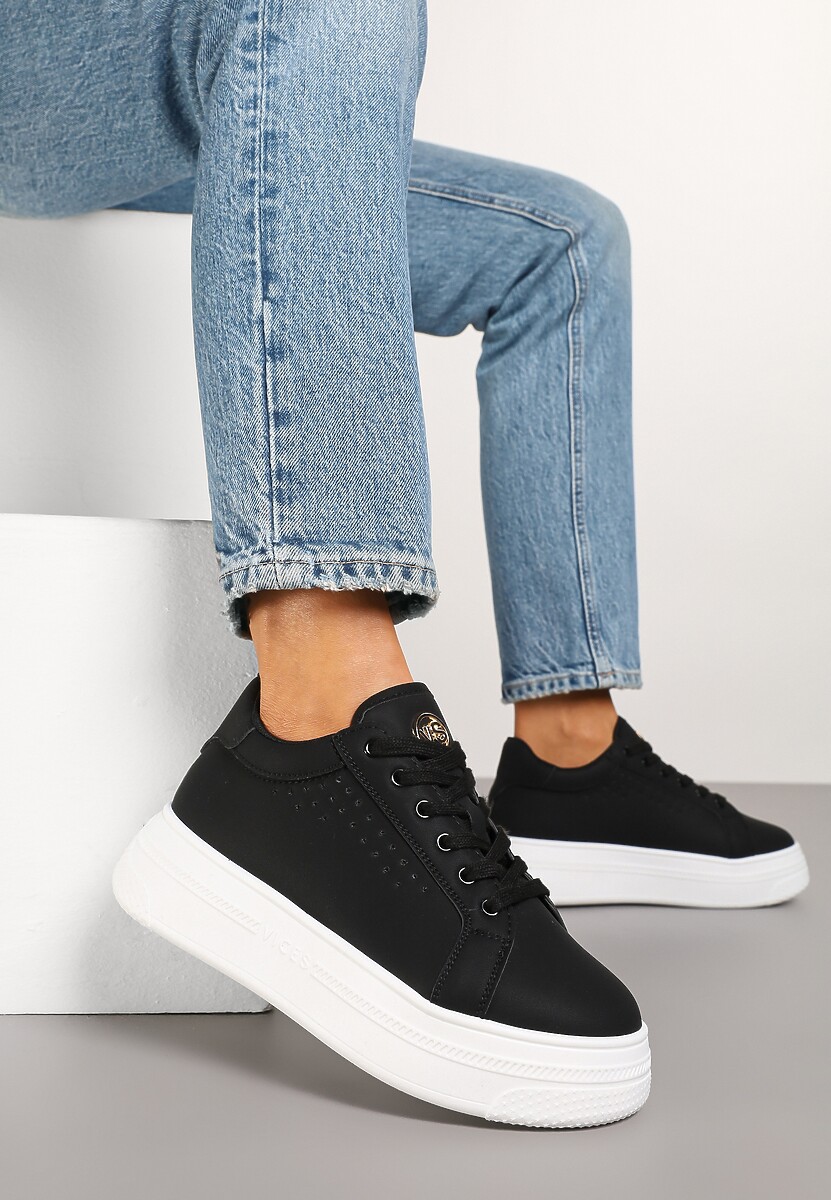 Złote Sneakersy Vices na Platformie Ozdobione Napisem i Perforacją Nonaritha