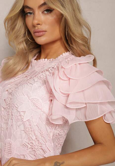 Różowa Sukienka Dopasowana Mini z Koronką i Falbankami Offiamea