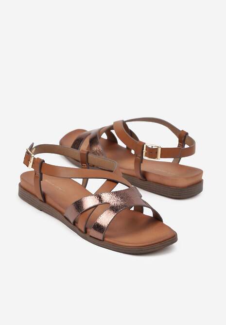 Brązowe Sandały z Przeplatanymi Paskami i Metalicznym Zdobieniem Pasirela