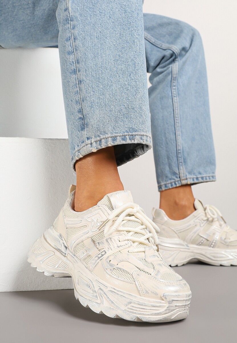 Beżowe Sneakersy na Platformie z Tłoczonym Wzorem Larrisna