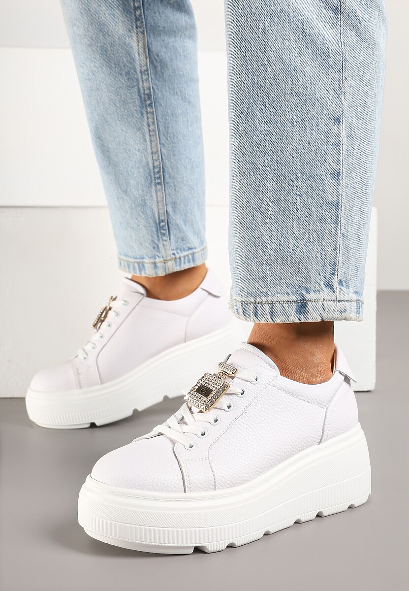 Białe Sneakersy na Platformie ze Skóry Naturalnej z Metaliczną Aplikacją Falandria