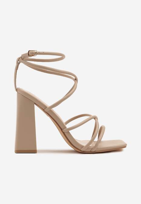 Beżowe Sandały na Słupku Ozdobione Kwadratowym Noskiem Nilusca
