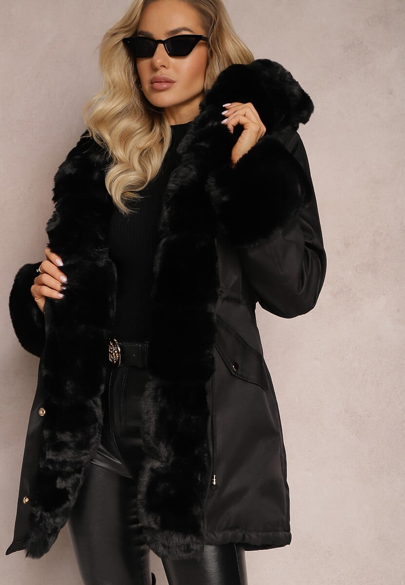 Czarna Kurtka Parka z Paskiem w Talii i Kapturem z Futerkiem Hizontia