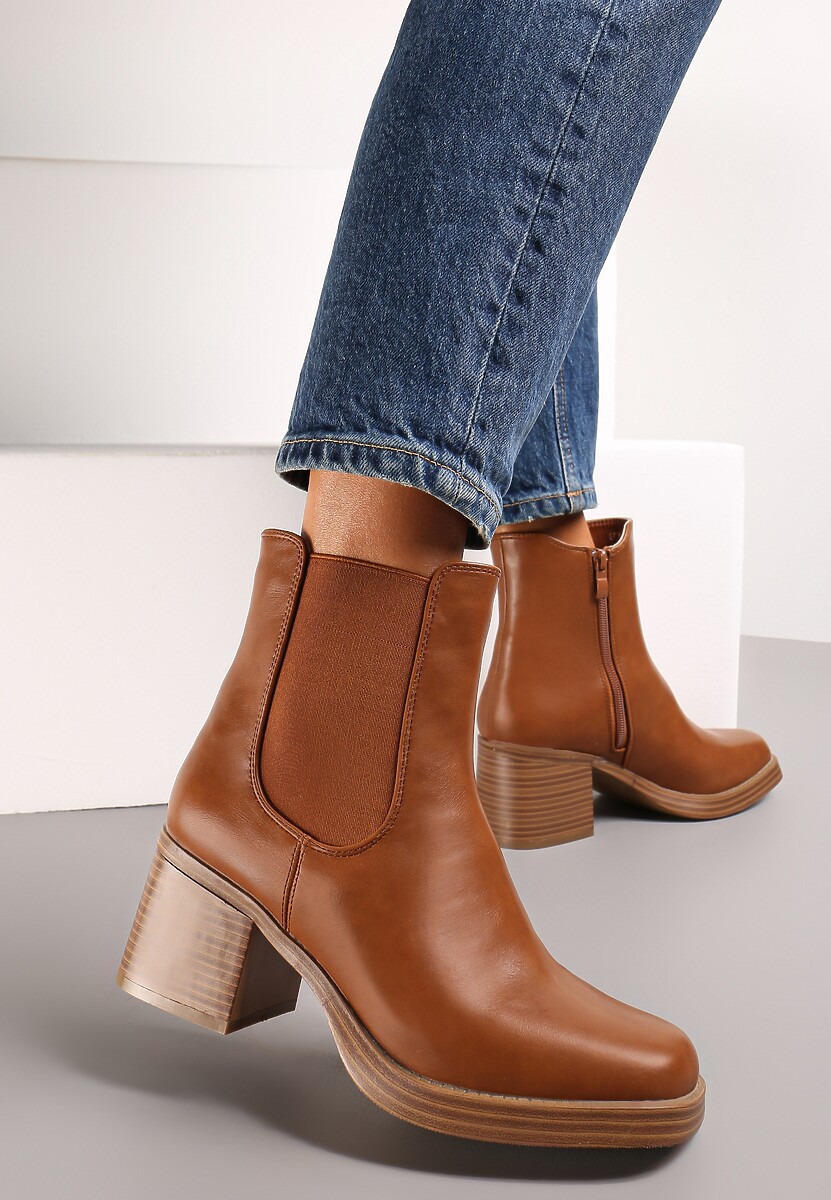 Brązowe Botki na Słupku z Elastyczną Wstawką Amines