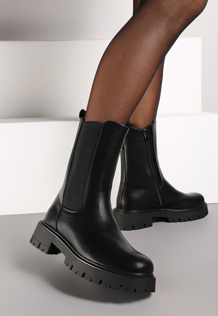 Czarne Botki Sztyblety na Płaskiej Podeszwie Ozdobione Cyrkoniami i Kłódką Hedilena