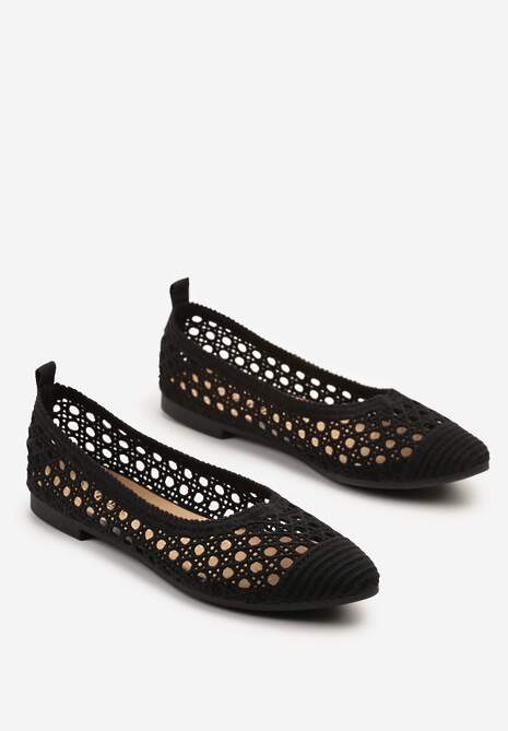 Czarne Balerinki Ozdobione Ażurowym Wzorem Ulimariela