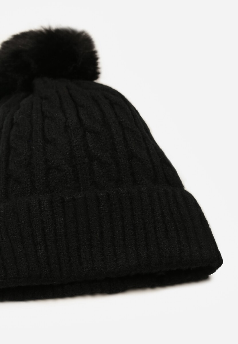 Czarna Czapka z Pomponem Zdobiona Warkoczowym Splotem Vetizare