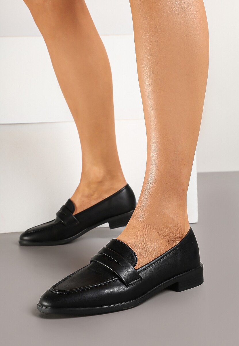 Czarne Mokasyny Caeione