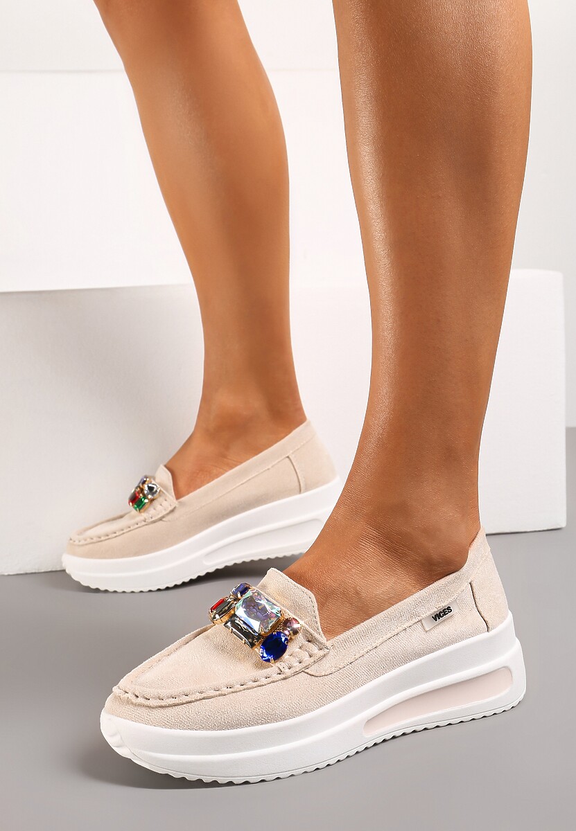 Beżowe Mokasyny na Niskiej Platformie z Obszytym Przodem i Kryształkami Keelana