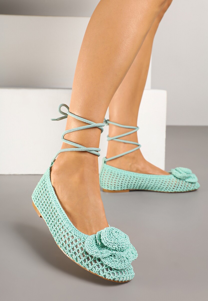 Czarne Balerinki z Ażurową Cholewką Ozdobione Kwiatem 3D Cleiria