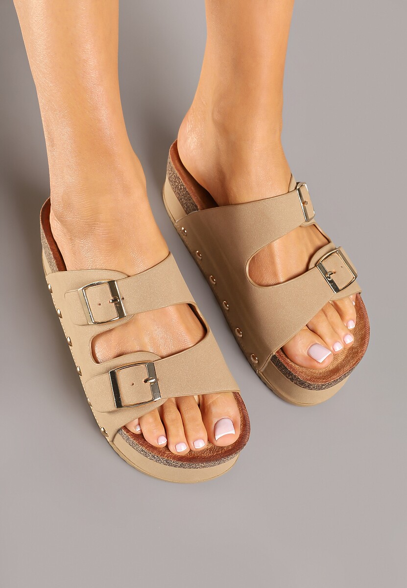 Ciemnobeżowe Klapki na Platformie Ozdobione Nitami Rosindea