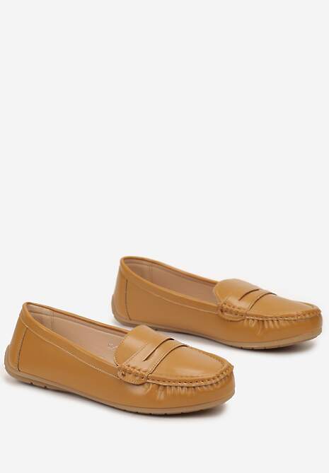 Brązowe Klasyczne Mokasyny z Minimalistycznym Paskiem i Przeszyciem Vilear