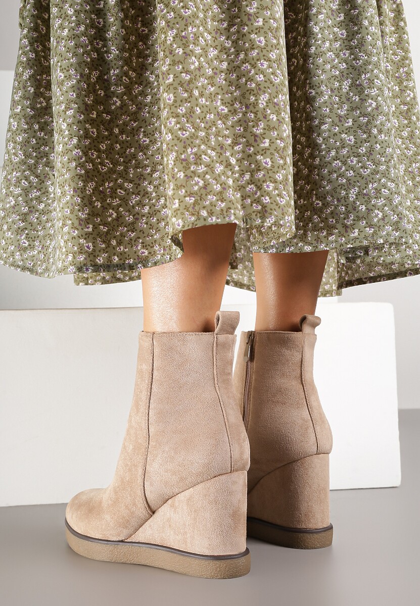 Ciemnobeżowe Botki na Koturnie z Imitacji Zamszu Sobetis