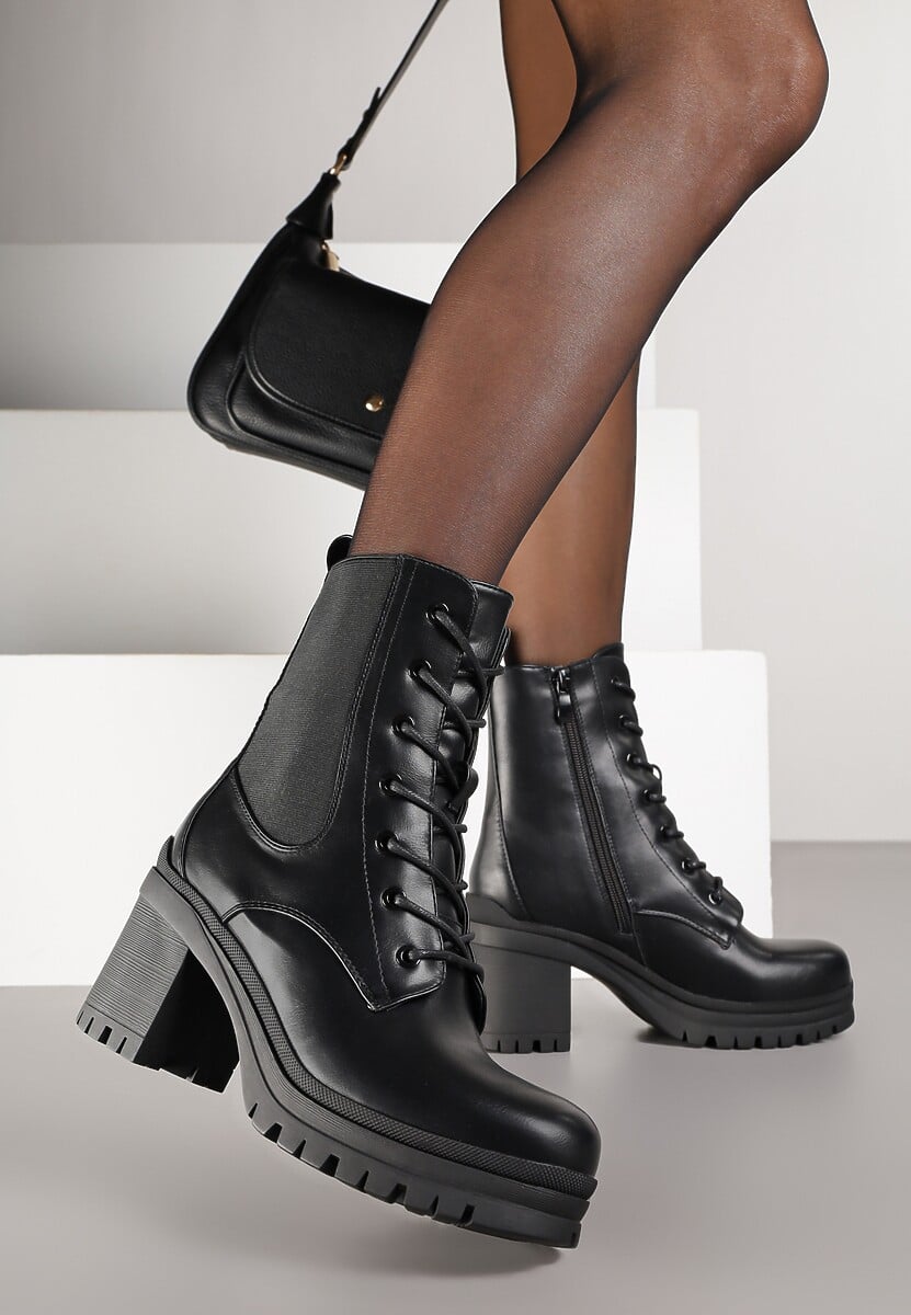 Czarne Botki Typu Workery na Słupku Cladira