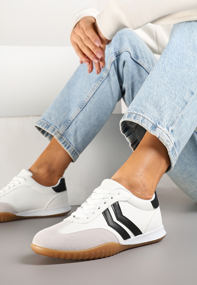 Białe Sneakersy w Stylu Tenisówek z Paskami na Boku Cholewki Aitoria