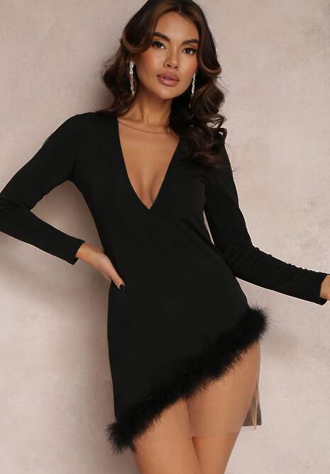 Czarna Asymetryczna Sukienka Mini z Piórkami i Siatką Trerji