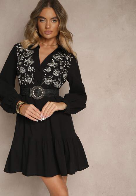 Czarna Sukienka z Bawełny o Rozkloszowanym Kroju Ozdobiona Haftem Rairne