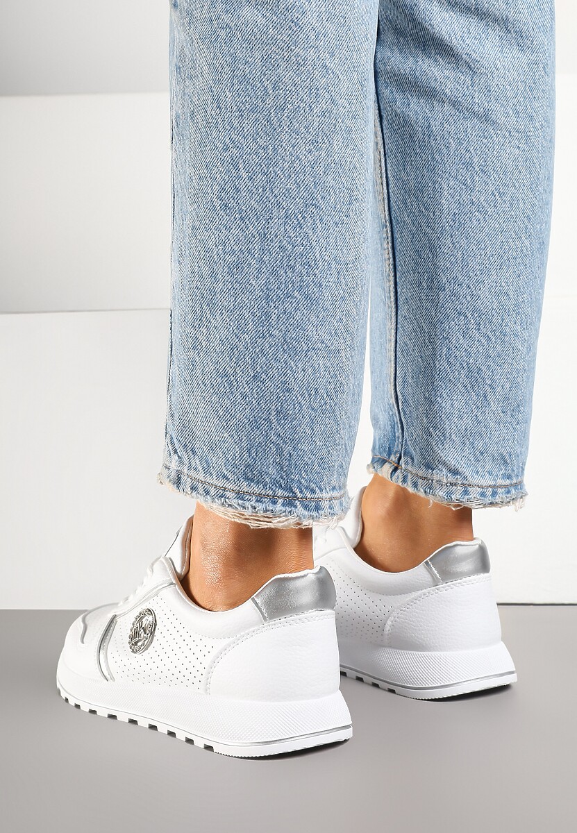 Srebrne Sneakersy Perforowane z Metaliczną Aplikacją Evinoriella