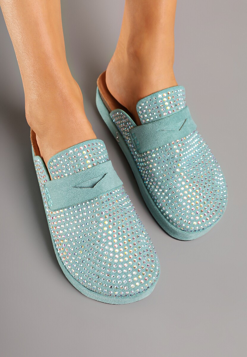 Zielone Klapki Ozdobione Paskiem i Cyrkoniami Aludessa