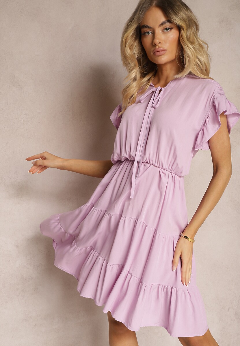 Fuksjowa Sukienka Wiązana Materiałowym Paskiem z Gumką w Talii i Falbanką Tiamari
