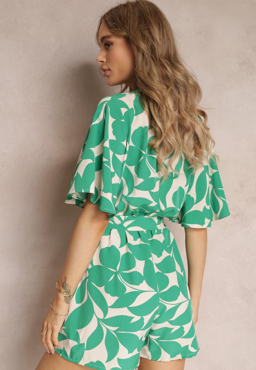 Zielony Krótki Kombinezon w Kwiaty z Kopertowym Dekoltem i Wiązanym Paskiem Amemori