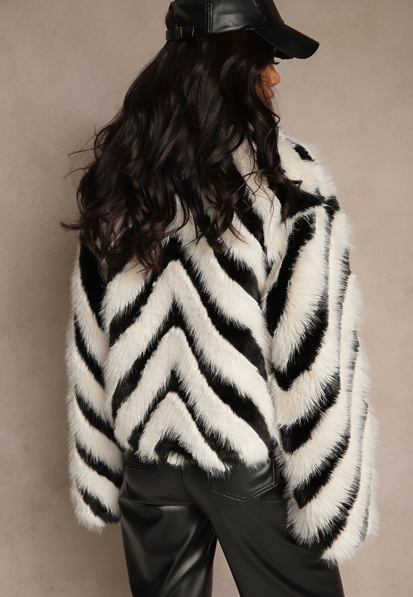 Czarno-Biała Kurtka Futerko Zdobiona Wzorem w Paski Alindde