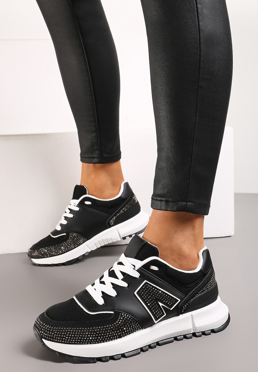 Czarne Sneakersy Ozdobione Cyrkoniami na Podeszwie z Wycięciami Larzive