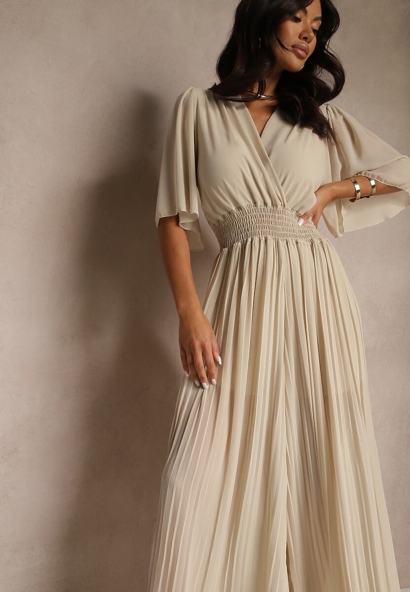 Fuksjowy Kombinezon z Kopertowym Dekoltem i Gumką w Pasie Zdobiony Plisami Amadle