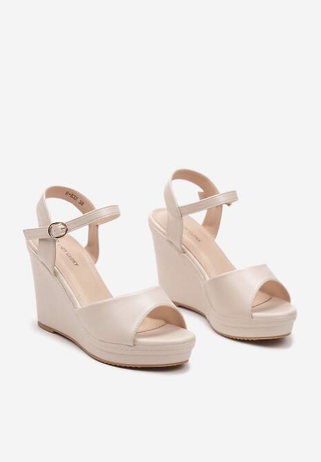 Beżowe Casualowe Sandały na Koturnie z Zapięciem na Sprzączkę Cavenna