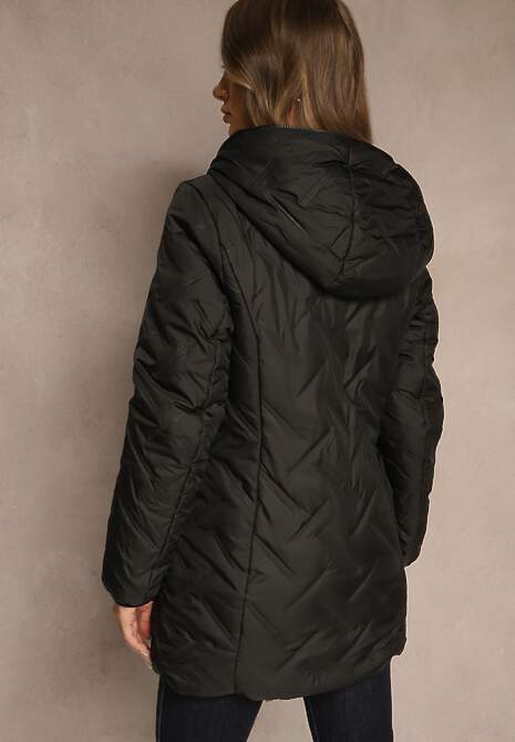 Czarna Dwustronna Kurtka z Kapturem Pikowanymi Przeszyciami i Futerkiem Rossalea